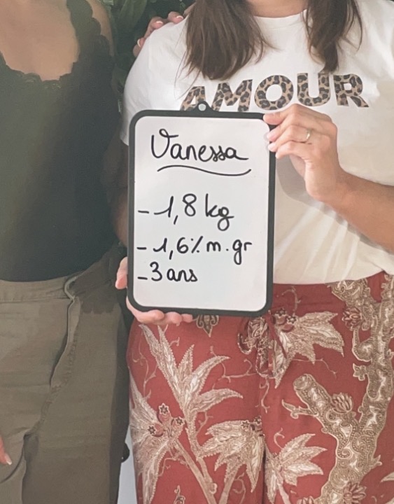 Photo avec une ardoise de résultats — 13