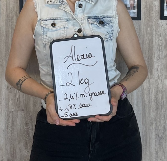 Photo avec une ardoise de résultats — 14